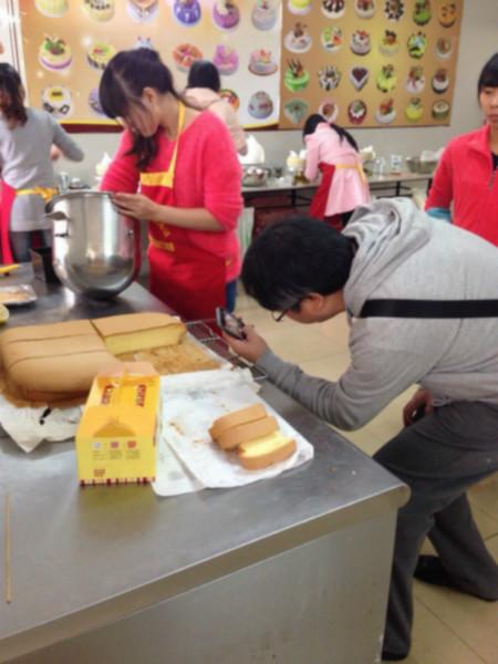 供應(yīng)專業(yè)現(xiàn)烤蛋糕培訓(xùn)機(jī)構(gòu)  現(xiàn)烤蛋糕培訓(xùn)到深圳創(chuàng)富餐飲總部