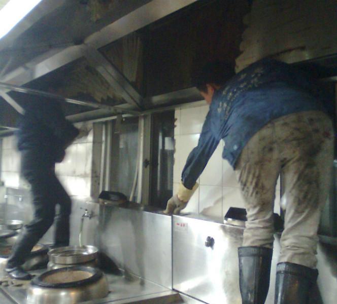 供應龍崗寶龍化糞池清理公司，寶龍疏通下水道價格，寶龍管道疏通公司電話，寶龍疏通廁所多少錢