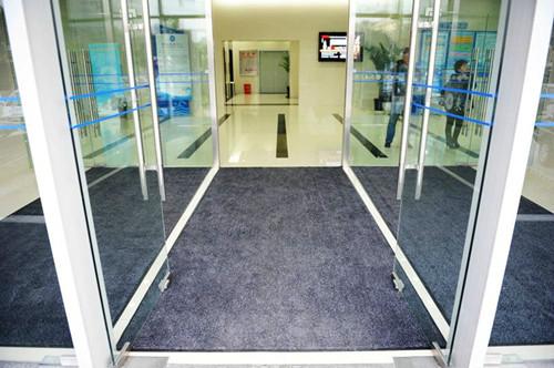 吸水地墊在商場(chǎng)中的作用有哪些圖片