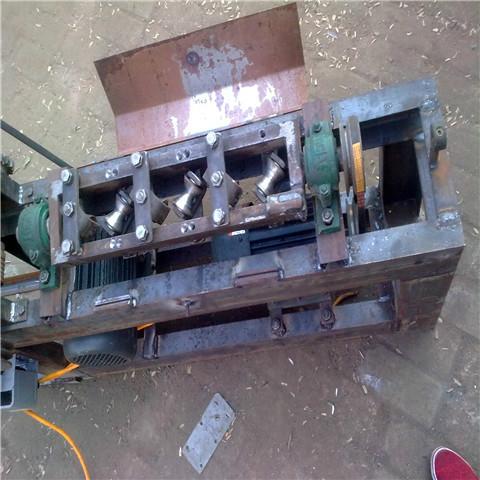 無劃痕調(diào)直機(jī)、鋅鋁絲無劃痕調(diào)直機(jī)、不銹鋼絲無痕直絲機(jī)