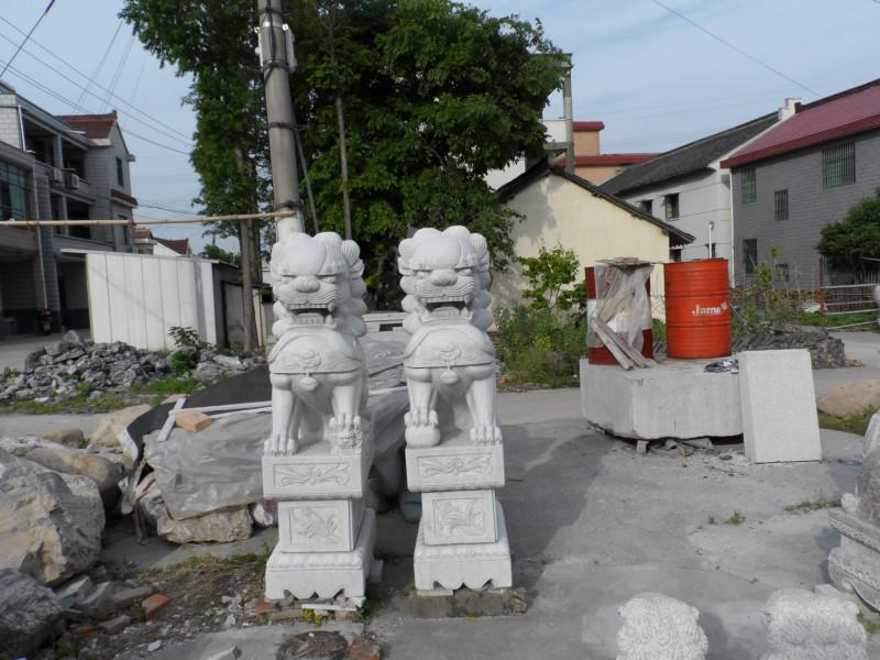 供應(yīng)陵墓石雕石獅子價(jià)格，陵墓石雕石獅子多少錢(qián)陵墓石雕石獅子批發(fā)