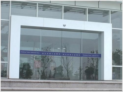 鎮(zhèn)江玻璃感應門維修圖片