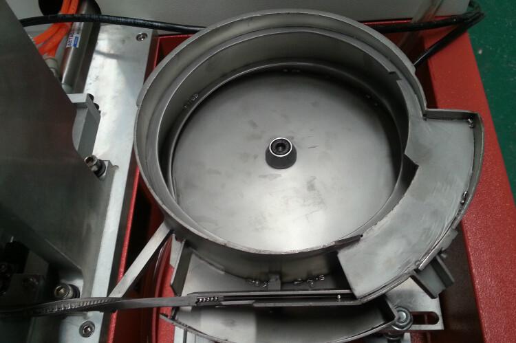 腳踏釘珠機(jī) 直銷四爪釘珠機(jī) 服裝全自動加工設(shè)備 廠家供應(yīng)