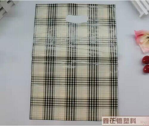 供應服裝袋手扣袋 包裝塑料袋禮品袋批發(fā) 飾品袋30cm40cm 5