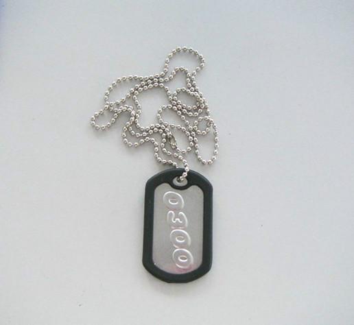 供應(yīng)訂制各種狗牌佩戴消音圈狗牌