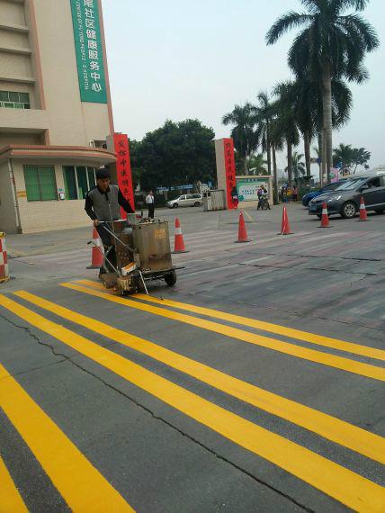 供應(yīng)道路劃線》道路劃線》道路劃線 》深圳創(chuàng)安全道路劃線廠家