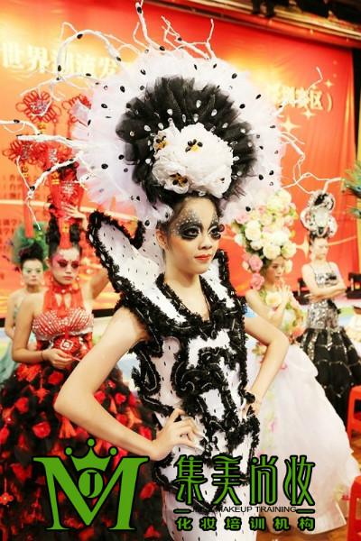 佛山彩妝培訓(xùn)學(xué)校H佛山美甲化妝培圖片