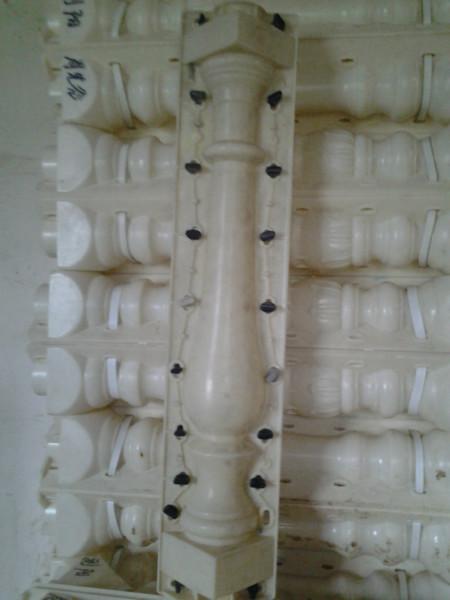 供應(yīng)特價(jià)湖南婁底水泥圍欄模具