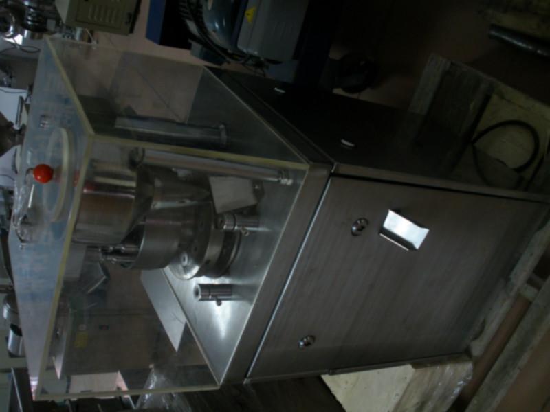 九沖壓片機(jī)旋轉(zhuǎn)式壓片機(jī)圖片