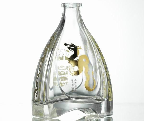 四川水晶料酒瓶設(shè)計(jì)及生產(chǎn)