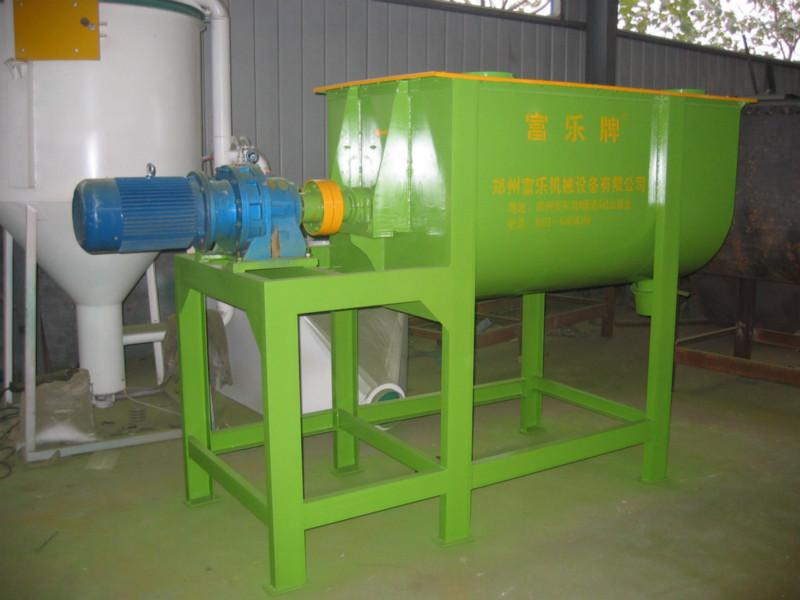 供應(yīng)質(zhì)量*的錘片式粉碎機，河南錘片式粉碎機多少錢一臺？