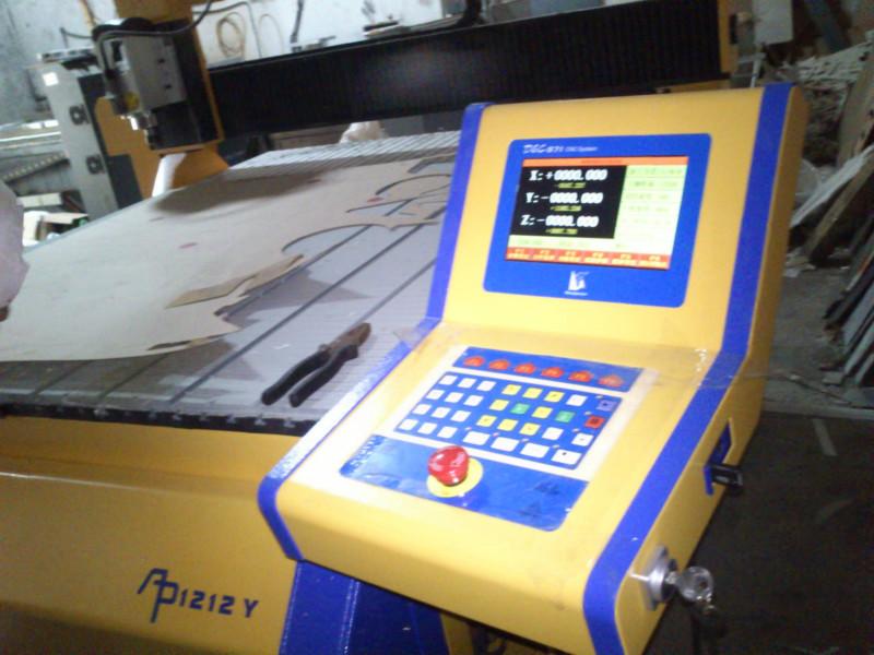 供應(yīng)迷你發(fā)光字雕刻機(jī)