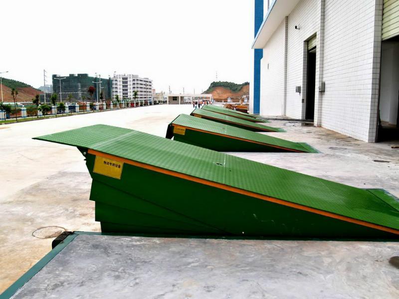 供應(yīng)濱州登車橋裝卸過橋固定登車橋