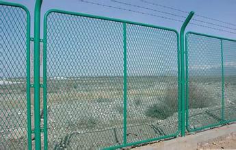 鋼板網(wǎng)護(hù)欄網(wǎng)圖片