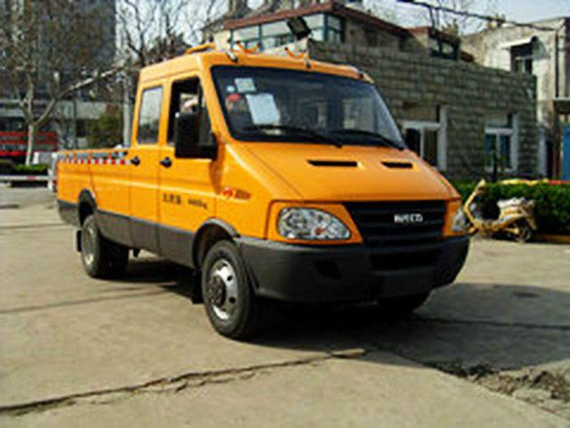 NJ5048XGC84B六座依維柯工程車圖片