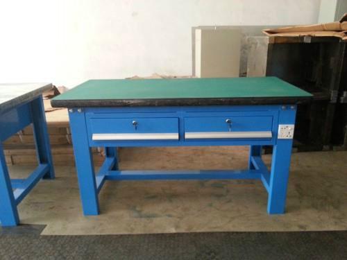 倉庫帶腳輪取貨梯價(jià)格圖片