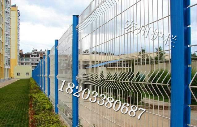 桃型柱護(hù)欄網(wǎng)哪家好/標(biāo)準(zhǔn)規(guī)格桃型柱護(hù)欄網(wǎng)/桃型柱護(hù)欄網(wǎng)型號(hào)