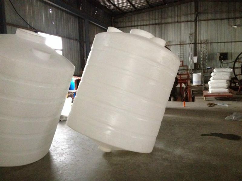 供應2噸錐低儲罐清洗水箱錐底水箱廠家