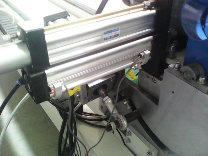 供應(yīng)鋁合金型材直線切割鋸床凱岳鋁門窗設(shè)備