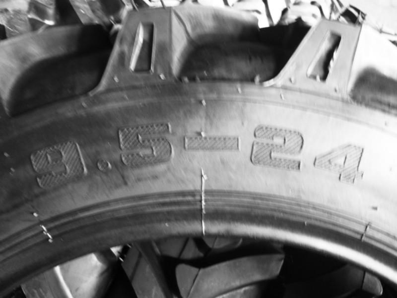 9.5-24正品拖拉機(jī)人字花紋輪胎圖片