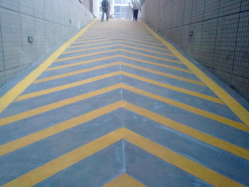 供應停車場地坪