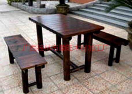 供應度假村碳化木休閑桌椅廠家,廣西訂做度假村碳化木休閑桌椅