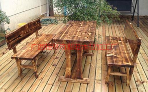 供應度假村碳化木休閑桌椅廠家,廣西訂做度假村碳化木休閑桌椅
