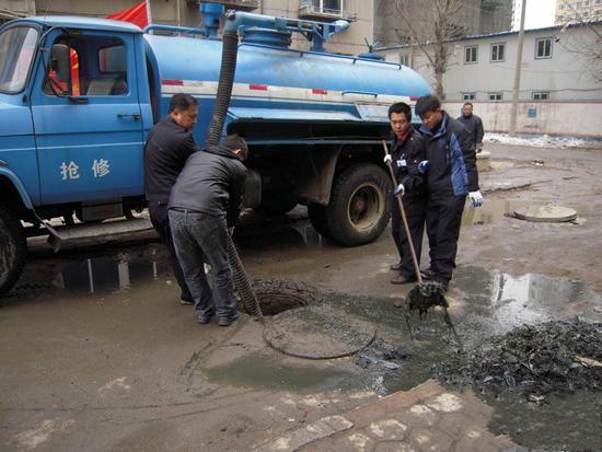 疏通下水道清洗粪池污水管道图片