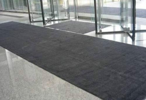 供應(yīng)吸水地墊在雪天起到的作用