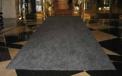 供應(yīng)吸水地墊在雪天起到的作用