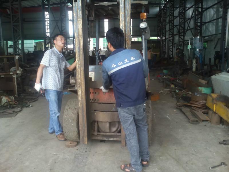 供應(yīng)中新佳鈴叉車維修店