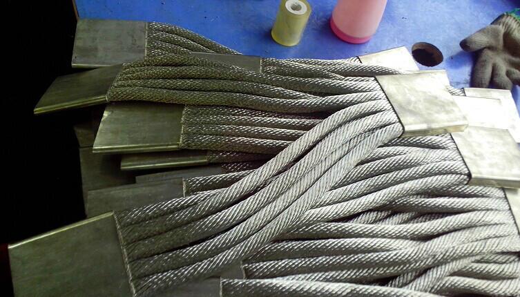 供應(yīng)數(shù)萬(wàn)安培銅絞線(xiàn)軟連接