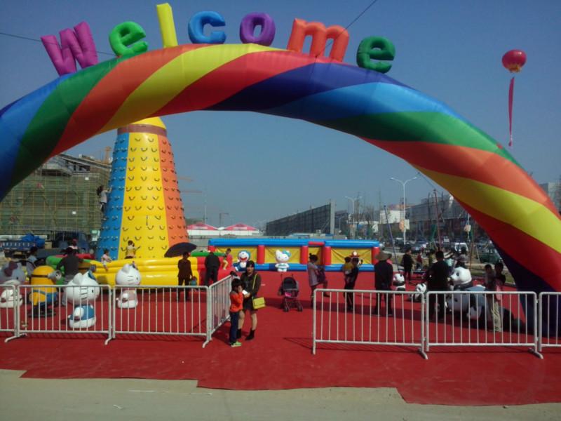 供應(yīng)出租旋轉(zhuǎn)木馬出租小黃人