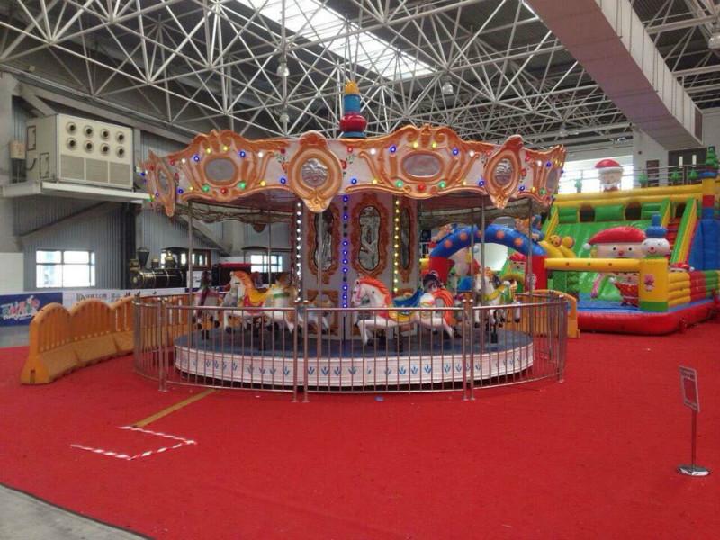 供應(yīng)出租旋轉(zhuǎn)木馬出租小黃人