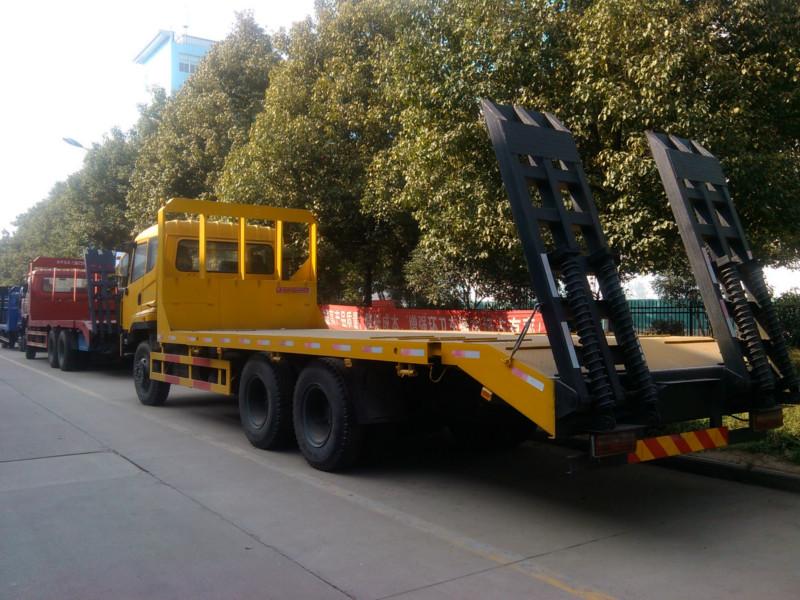 供應(yīng)楚風(fēng)后八輪隨車運(yùn)輸車