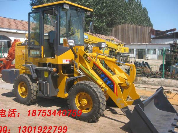 供應(yīng)全新四驅(qū)動(dòng)小鏟車