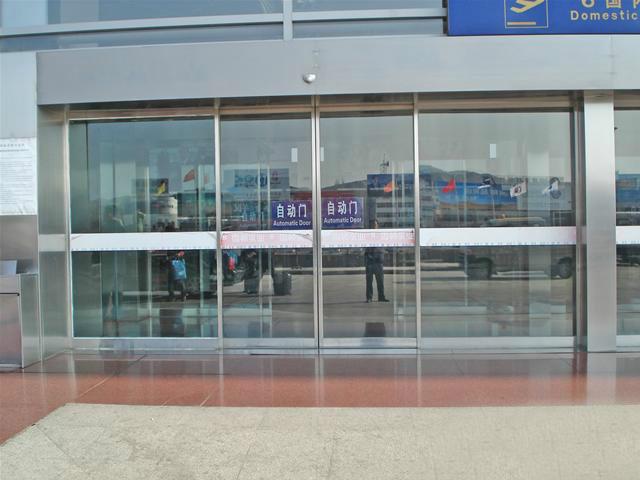 供應(yīng)冷雨自動(dòng)門刷卡自動(dòng)門順德感應(yīng)門安裝