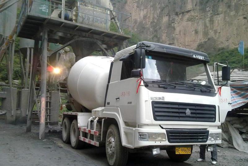 供應(yīng)斯太爾王攪拌車廠家，濟南斯太爾王攪拌車價格，濟南斯太爾王攪拌車