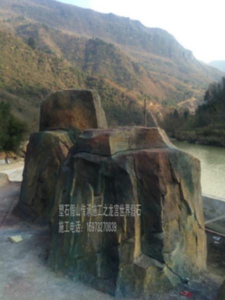 供應(yīng)塑石假山施工之大型假山施工隊(duì)伍應(yīng)
