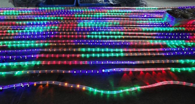 供應(yīng)220V圓二線LED彩虹管LED四彩燈帶