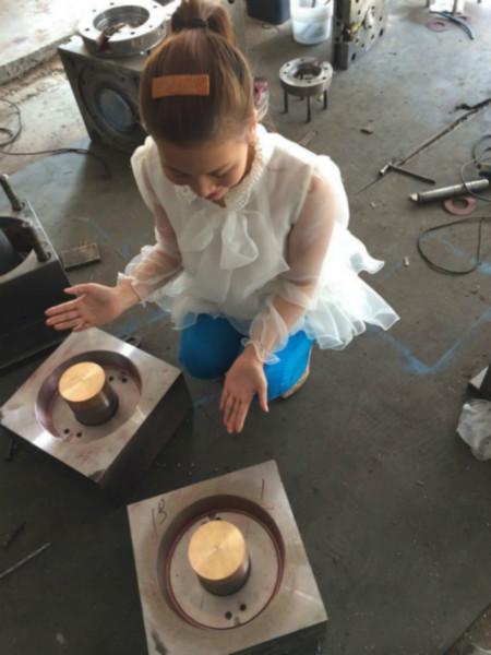 供應(yīng)18L塑料化工桶模具應(yīng)