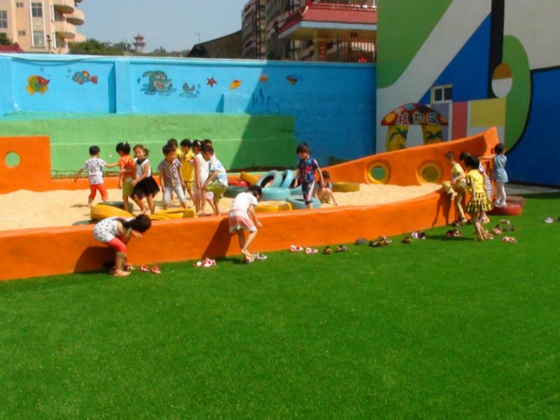 供應(yīng)富川幼兒園人造草皮鋪設(shè)