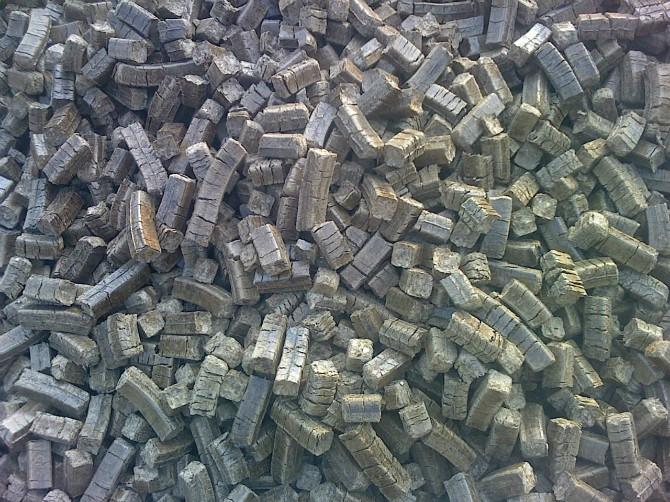 河南花生殼壓塊圖片