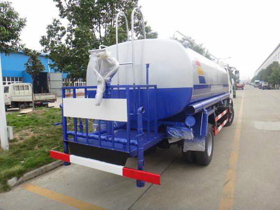 供應小多利卡5方灑水車