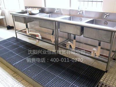 橡膠防滑地墊有什么優(yōu)勢圖片