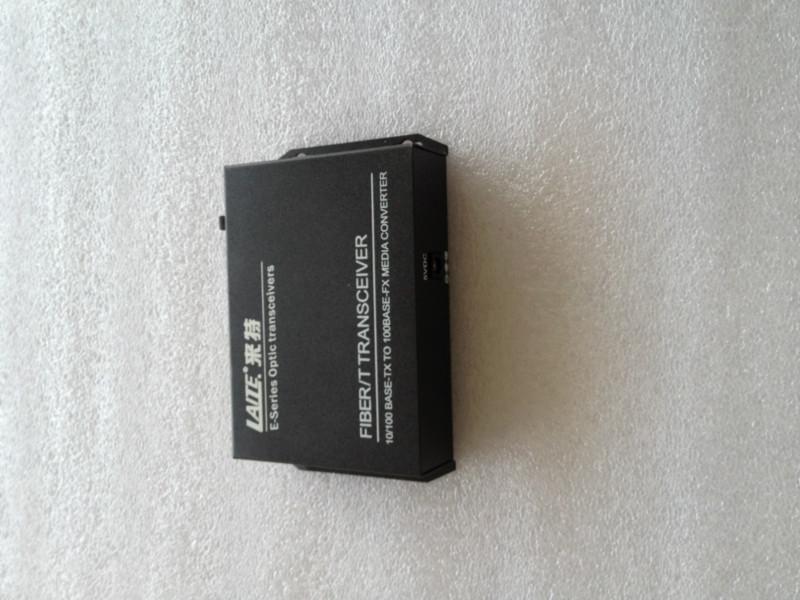 供應一光四電光纖收發(fā)器1光4電網(wǎng)口多功能一光口四網(wǎng)口以太網(wǎng)百兆千兆單纖