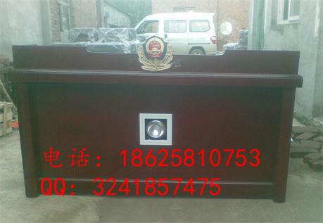 供應(yīng)木質(zhì)*桌