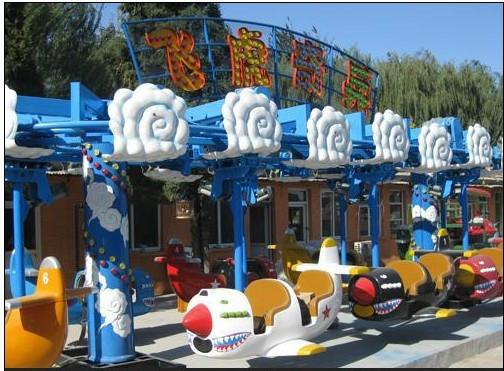 水陸戰(zhàn)車_新型游樂(lè)設(shè)備_鯊魚(yú)飛翔圖片