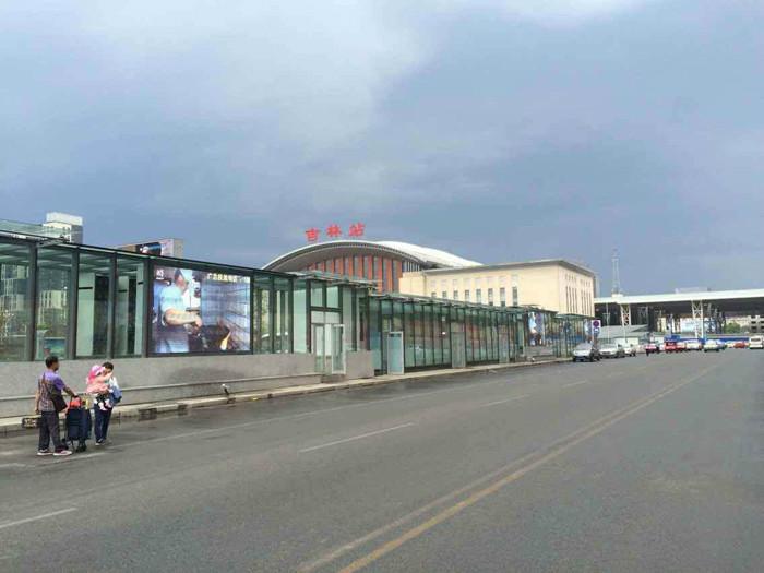 供應(yīng)臺灣晶芯片燈珠P8戶外表貼顯示屏SMD3535廠家，銳凌光電