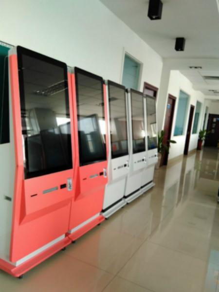 47寸黑色廣告機微信觸摸屏廣告機圖片